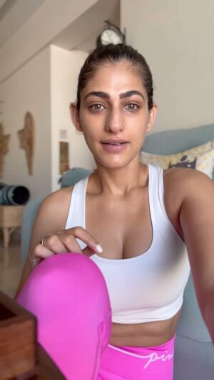 Kubbra Sait Instagram - Ha ha ha! 😝 Yeh joke funny hai kya?
Patani! 😜🤣

This joke came to me from Shweta @mudartistrybyshweta_k wow Shweta kya Khoj(o)kar joke bheja hai!

#KubbraCracksDadJokes #KubbraCracksBadJokes

#Joke #Funny #Humour #Laugh #Love #Happiness #Joy #KubbraSait #Fun