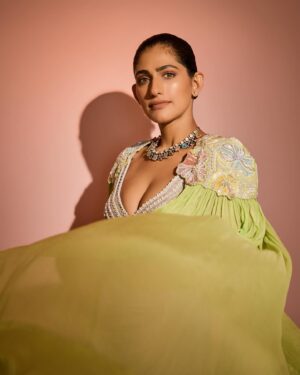 Kubbra Sait Instagram - “Pretty in Pink Pistachio: Serving looks with sass and a side of slick back chic!”

You’re welcome!😇 

#KubbraSait
@anupellakuru @anupellakuruofficial 
@curiocottagejewelry @thefirstclik @manoloblahnik @manojchavan61 @natashamoorcosmetics 

#Hot #Sexy #Love #Life #Like #Happiness #India #Actor #Bollywood #Joy
