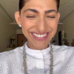 Kubbra Sait Instagram - Remembering those days when we did our own house work! 🧺 🧹 🧽🪠🪣🪥🪴🚿 I can’t stoop lower than this… promise! 🤣 The tale of two girls 👧🏽 #KubbraCracksDadJokes #KubbraCracksBadJokes #joke #DadJokes #Love #Laugh #Happiness #Joy #Live #InstaReels #reelkarofeelkaro