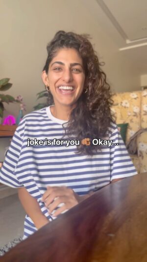 Kubbra Sait Instagram - Dear Siri what is meaning of Kendi Pon?
Coz I need you to turn up the base like THIS 🤘🏽🔊
Yenjoy! It’s not like it’s a Sunday or anything… or something or nothing 😂 you’ll figure kids!! 
I’ll go to work and play.

Thanks @lilyahluwalia for this belting #JOKE

#KubbraCracksBadJokes
#KubbraCracksDadJokes

#Fun #Funny #Love #Laughter #Cute #Happiness #Joy #CheapThrills #instareels #reelkarofeelkaro #kubbrasait #Men #Women