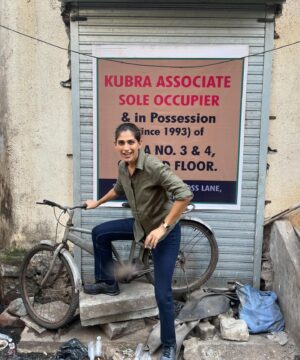 Kubbra Sait Instagram - Hello HOOOMANSSSS!
Ab binnesss bhi challooo ho jaayega doston.
Reham aur karam 🤘🏽😎 
Khushi dhoondh rahi hoon yaaaron… 

#Post #NoReel #Real #Love #Laugh #Happiness #Joy #OnSet #Action #Saturday #Shoot #Location