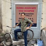 Kubbra Sait Instagram - Hello HOOOMANSSSS! Ab binnesss bhi challooo ho jaayega doston. Reham aur karam 🤘🏽😎 Khushi dhoondh rahi hoon yaaaron… #Post #NoReel #Real #Love #Laugh #Happiness #Joy #OnSet #Action #Saturday #Shoot #Location