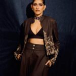 Kubbra Sait Instagram - Caramel custard 🍮 couldn’t wait to share the sparkle of dusk with you! Uffffff!!! @kubbrasait Outfit : @jade_bymk Jewellery : @jadaujewellerybyfalgunimehta makeup : @vibhagusain Hair : @palashipramanik Style by : @who_wore_what_when Photographer: @thefirstclik