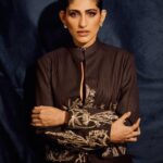 Kubbra Sait Instagram - Caramel custard 🍮 couldn’t wait to share the sparkle of dusk with you! Uffffff!!! @kubbrasait Outfit : @jade_bymk Jewellery : @jadaujewellerybyfalgunimehta makeup : @vibhagusain Hair : @palashipramanik Style by : @who_wore_what_when Photographer: @thefirstclik