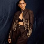 Kubbra Sait Instagram - Caramel custard 🍮 couldn’t wait to share the sparkle of dusk with you! Uffffff!!! @kubbrasait Outfit : @jade_bymk Jewellery : @jadaujewellerybyfalgunimehta makeup : @vibhagusain Hair : @palashipramanik Style by : @who_wore_what_when Photographer: @thefirstclik