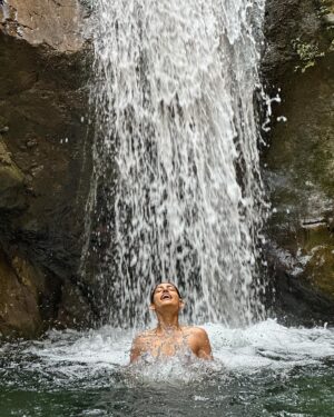 Kubbra Sait Instagram - 🎶 Let’s start with singing, “la la la laaaaa la la la la… lah lah lah!” 🎶

A little break taken into the wilderness of #IncredibleIndia 

This waterfall is remotely located deep into the forests and wilderness of the Gharwal region of Uttarakhand. 

We hiked about an hour & a bit, crossed a massive bridge in order to reach this little nest. 

I must admit… We were the only ripped people there… 😛 
the other people were two friends who make Maggi and chai and also have now put up a rope to assist travelers to soak into the waterfall. 

I mean yah… (I am mixed about the maggi wala being there)… but, if not for the rope I would’ve easily chipped a tooth or something… and then… who would’ve done the iconic Liril shoot? Huh!?!?!

When we got here (admittedly late) which made us take the beating of the Sun 🌞 we got maybe a teeny tiny head rush but no tan 😉

Our country is soooo beautiful and it turns out to be even more pretty when you can find a moment to get out of your own head and only look around with the eyes of your heart. ♥️

As always and forever @aquaterraadventures Thanks for suggesting this walk and immersion into crisp turquoise waters. I love you deeply and entirely. A massive shout out to Tanya and Harinder who walked the walk and then also shot real cute videos making this a trip to remember.

#india #happiness #joy #love #laugh #live #adventure #waterfall #uttarakhand #gharwal #mountains 

Will you go searching for this jewel in the rocks?