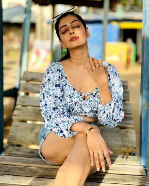 Kuhasini Gnanaseggaran Instagram - வாழ்வில் விமர்சனங்கள் வந்தால்..
கடலாக இருங்கள், வலிகள் காணாமல் போகும் 🔥
.
.
Crop top @zalyascloset 
.
.
.
#beachwear #beach #croptop #boutique #westernstyle #tamilactress #kuhasini #travelphotography #strong #paidcollaboration #srilanka #independent #strongwomen