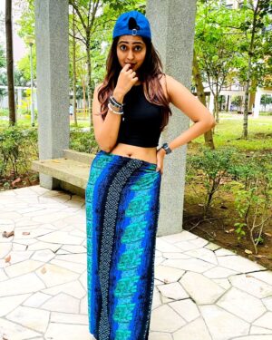 Kuhasini Gnanaseggaran Instagram - வாழ்க்கையில எந்த சிக்கல் வந்தாலும் Feel பண்றது விட அது எந்த சிக்கலானாலும் பரவாயில்லைன்னு Deal பண்றது நல்லது ♥️🔥
.
.
.
#travelphotography #casualstyle #singapore #myhome #mycountry #mystyle #selflove #positivity #kuhasini
