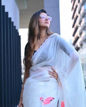 Kuhasini Gnanaseggaran Instagram - தனிமையே
போ இனிமையே வா ... ❤️
.
.
Saree @aarahboutique_ 
.
.
Blouse @blossom.designers 
.
.
Photography @mathnraj.e 
.
.
#casual #sareefashion #kl #kuhasini #actress #sareelove