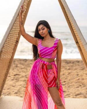 Kuhasini Gnanaseggaran Instagram - Beach ⛱️ and Pink 🩷 combo 
.
.
Costume @arudpa 
.
.
Makeover @helan_mua 
.
.
Photography @shotsbyharsha 
.
.
Location @icchennai 
.
.
#beachwear #beach #intercontinental #chennai #morning #sunrise #kuhasini #actress #portraitphotography