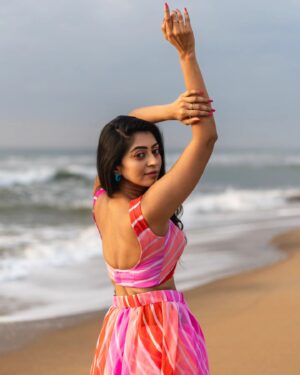 Kuhasini Gnanaseggaran Instagram - Beach ⛱️ and Pink 🩷 combo 
.
.
Costume @arudpa 
.
.
Makeover @helan_mua 
.
.
Photography @shotsbyharsha 
.
.
Location @icchennai 
.
.
#beachwear #beach #intercontinental #chennai #morning #sunrise #kuhasini #actress #portraitphotography