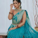 Kuhasini Gnanaseggaran Instagram - மயில் போல பொண்ணு ஒன்னு 🔥❤️ . . . Makeover @parimalar_sagadevan . . Saree @mysoresilksareesss . . Blouse @aayurablouses . . Jewellery @mvsecretboutique_jewellery . . Photography @pavetraarumugam . . #traditional #sareefashion #tamilponnu #kuhasini #kl #sareelove
