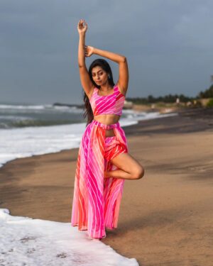 Kuhasini Gnanaseggaran Instagram - Beach ⛱️ and Pink 🩷 combo 
.
.
Costume @arudpa 
.
.
Makeover @helan_mua 
.
.
Photography @shotsbyharsha 
.
.
Location @icchennai 
.
.
#beachwear #beach #intercontinental #chennai #morning #sunrise #kuhasini #actress #portraitphotography