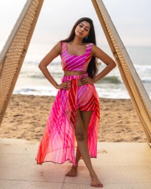 Kuhasini Gnanaseggaran Instagram - Beach ⛱️ and Pink 🩷 combo 
.
.
Costume @arudpa 
.
.
Makeover @helan_mua 
.
.
Photography @shotsbyharsha 
.
.
Location @icchennai 
.
.
#beachwear #beach #intercontinental #chennai #morning #sunrise #kuhasini #actress #portraitphotography