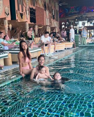 Kullanat Preeyawat Instagram - สงกรานต์ปีนี้ร้อนจริงจัง🌞กิจกรรมปีนี้คือเข้าห้างและเล่นน้ำวนไป 😊 Happy Songkran festival 2024💦 #songkranfestival #thailand🇹🇭 #skybeachclub