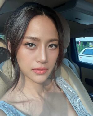 Kullanat Preeyawat Instagram - ดูซีรีส์เยอะ หน้าผมมาในตีมเกาหลี🤪.. 💄@keng.brightup 💇🏻‍♀️ @apirom_mone ขอบคุณนะจ๊ะเสกให้แม่หน้าเหนื่อยเป็นแม่หน้าเกาหลีได้☺️