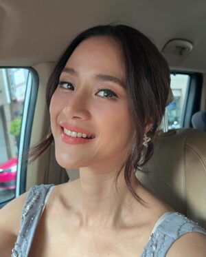 Kullanat Preeyawat Instagram - ดูซีรีส์เยอะ หน้าผมมาในตีมเกาหลี🤪.. 💄@keng.brightup 💇🏻‍♀️ @apirom_mone ขอบคุณนะจ๊ะเสกให้แม่หน้าเหนื่อยเป็นแม่หน้าเกาหลีได้☺️