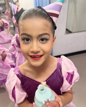 Kullanat Preeyawat Instagram - Played the role of Munchkin in The Wizard of Oz …เอาจริงๆทาเรียแอบเบื่อทุกครั้งที่ต้องไปเรียน แต่พอตอนโชว์ดันชอบ😂 #talyawinter #ทาเรียวินเทอร์ #โพสช้าแต่โพสนะ 😅