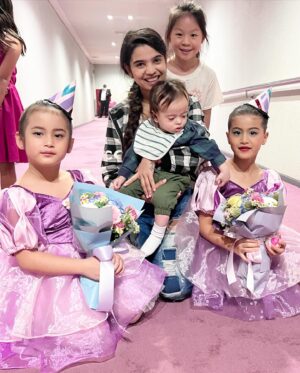 Kullanat Preeyawat Instagram - Played the role of Munchkin in The Wizard of Oz …เอาจริงๆทาเรียแอบเบื่อทุกครั้งที่ต้องไปเรียน แต่พอตอนโชว์ดันชอบ😂 #talyawinter #ทาเรียวินเทอร์ #โพสช้าแต่โพสนะ 😅