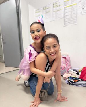 Kullanat Preeyawat Instagram - Played the role of Munchkin in The Wizard of Oz …เอาจริงๆทาเรียแอบเบื่อทุกครั้งที่ต้องไปเรียน แต่พอตอนโชว์ดันชอบ😂 #talyawinter #ทาเรียวินเทอร์ #โพสช้าแต่โพสนะ 😅