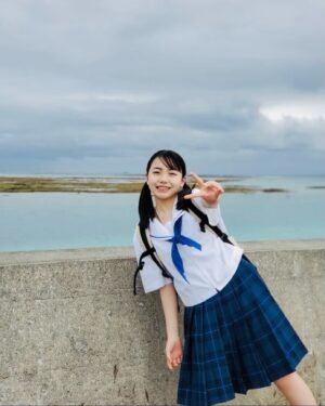 Kurumi Inagaki Instagram - .

中学2年生になりました！
あっという間にもう、23日が経ってしまいました。
中学生で初先輩となり
部活の仮入部もあって何人入ってくれるのか…
今は、それがとても気になります✨
中学2年生も頑張ります！
.
.
お写真は沖縄電力のオフショットです。
#アタビe まさかくるみより背が高かったー😆
.
沖縄電力さんの公式HPやYouTubeには
「#くるみのアオハル 」バージョンの新CMや
撮影風景やメイキングムービーものっています。
沖縄電力の魅力が分かる楽しいCMになっています。
#リールにも貼りました
ぜひ！ぜひ！ご覧ください！
.
.
.
#沖縄電力
#おきでん
@okiden_cook
#いいことイロイロおきでん
#グッドバリュープラン
#おきでんmore-E
#モアイー
#かりーるーふ
#稲垣来泉
#沖縄
.
.
いつも応援ありがとうございます💗
あまり投稿ができていなくて
すみません。
花粉症もおさまりずっと風邪も引かず元気です！
これから解禁前の作品もたくさんあるので
ご報告を楽しみにしていてください！