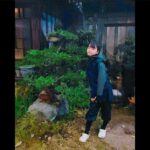 Kurumi Inagaki Instagram – .
『忍びの家 House of Ninjas』
Netflix
週間グローバル 1位獲得！！！
おめでとうございます！！🥷🎉
.
.
.
私は蒔田彩珠さん演じる俵凪の幼少期役で
出演させていただいただきました。
.
.
俵家を探検して
大きな亀の形のたわしを発見。
何を洗うのかなー？と
可愛かったです。
.
亀の…忍びか…な🐢
.
.
忍びの服を着るとずっとワクワクしていました🥷💗
.
#忍びの家
#HouseofNinjas
#Netflix
#稲垣来泉
.
.
.
『忍びの家』を見た方が気づいて
コメントをくださってとっても嬉しかったです。
.
まだの方は
ぜひ！ぜひ！ご覧くださいっ🥷✨