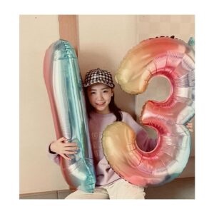 Kurumi Inagaki Instagram - .
1月5日
13歳になりました。
.
.
毎年お祝いのメッセージやコメントを
くださり、本当にありがとうございます
.
.
応援してくださる皆様に
恩返しができるように
今年は自分自身を信じる事ができるようになり
何事にも自信を持てる
13歳になるのが目標です。
.
.
#お誕生日
#13歳
#1月5日生まれ
#稲垣来泉
.
.
.
3枚目は3歳の時です。
このポーズがお気に入りだったみたいです。