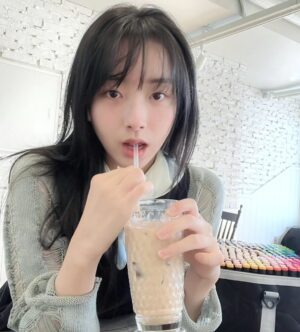 Kwon Ah-reum Instagram - 나 좀 멋진 girl ?