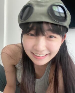 Kwon Ah-reum Instagram - 파리 모기 에프킬라 칙칙