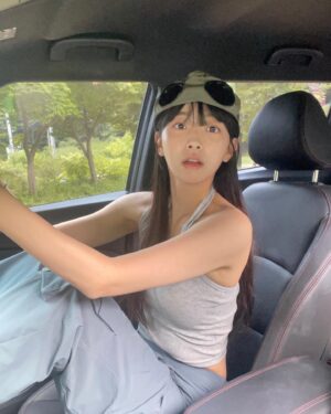 Kwon Ah-reum Instagram - 파리 모기 에프킬라 칙칙