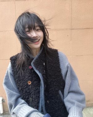 Kwon Ah-reum Instagram - 바람 제.발.나대지마 
머리 자른거 자랑 좀 하자아아ㅛ