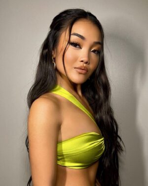 Kylie Liya Page Instagram - Darby and the Dead Spirit Week Party 🍐

Makeup: @allanface 
Makeup Assistant: @rubyvo_ 
Hair: @claytonhawkin /@gabby_fishman 
Stylist: @nausheenshah 
Nails: @thepolishedway 
Lashes: @vanitylash.co