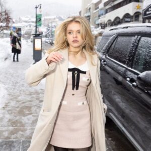 Kylie Rogers Instagram - interview mag pt 2 :D 

hair: @tildebymatilde
makeup: @domdella 
styling: @sarahslutsky