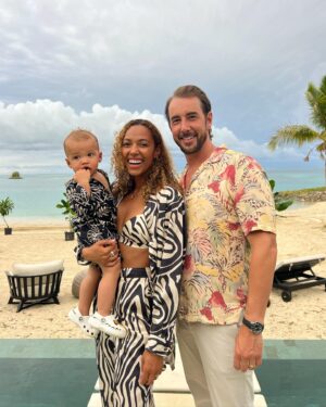 Kylie Bunbury Instagram - Some Fiji Bliss 🌺
