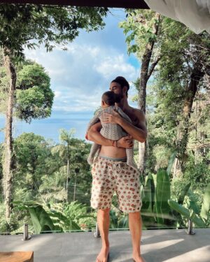 Kylie Bunbury Instagram - I feel a deep reverence for this land, it’s pace, it’s people, what it does for my spirit. Every moment is medicine. 
Pura Vida 💚✨🦥🌿🦋🌈🐒🌸🤲🏽