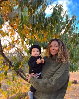 Kylie Bunbury Instagram - Enrichment through presence 🤎🌾🌼October’s been sweet