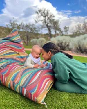 Kylie Bunbury Instagram - Last week’s edition of touching peace 💚🌸🫧🍭🤸🏾‍♀️🥁🌝🌱🐒