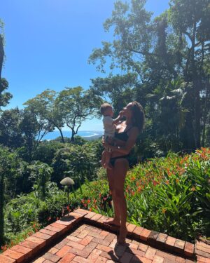 Kylie Bunbury Instagram - Beautiful memories made in one of our soul places 🌱✨pura vida con mi familia