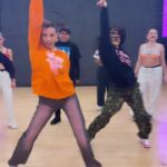 Kylie Cantrall Instagram - ELASTIC dance link up from last night🥹💖💖💖 thank you to the qt’s who came through to show sum love and learn the choreo w me and the bestest @itsmarymason !! gonna be doing another one of these soon, stay tuned👀🤸‍♀️#elastic #kyliecantrall #explore #dance #reels