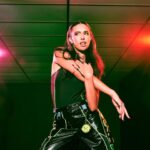 Kylie Cantrall Instagram - ELASTIC is out nowwww!!! Literally the first time i recorded this song was in August and i just remember immediately feeling connected to it and being obsessed!!!! and it’s been a journey but she’s HERE & i hope you love her and do all the backbends, splits, cartwheels and chin stands while you’re listening🎀🤸‍♀️🤸‍♀️💓✨💋 LYRIC VID out now !