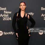 Kylie Cantrall Instagram - i really wanted to caption this “u not even the fart” but decided against it😭 @spotify glam : @domdella @laurarugetti