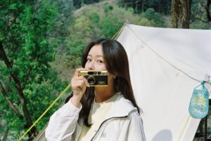 Kyung Soo-jin Instagram - 또 캠핑가고 싶네…🩵

@_kolonsport

photographer
@juyeonlee__ 
hair,makeup
@mepci_official 

#코오롱스포츠 #KOLONSPORT#AD
#나의자연은 #MYOWNWAYTONATURE