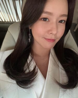 Kyung Soo-jin Instagram - 헤메스가 다 한날이였다🤍

@mepci_official
@ssoo_yjung