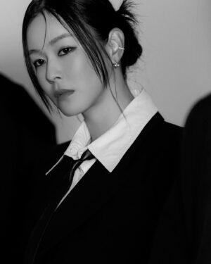 Kyung Soo-jin Instagram - 하퍼스바자 7월호💙
형사록 시즌2 맴버들과 화보 찍었어요.
다소 다른 모습에 화기애애 하게 찍었습니다.
재밌는 작업 또 같이 했네요!✨✨✨
@harpersbazaarkorea 
photoby @jdzcity