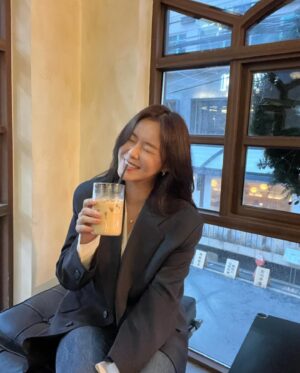 Kyung Soo-jin Instagram - 커피한잔할래요?☕️
