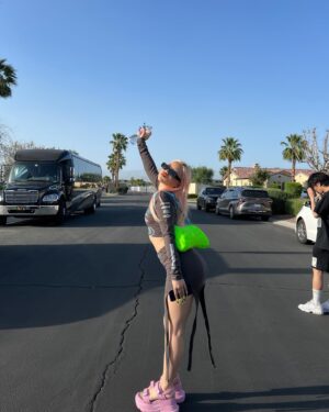 LANA Instagram - 💚💙🧡