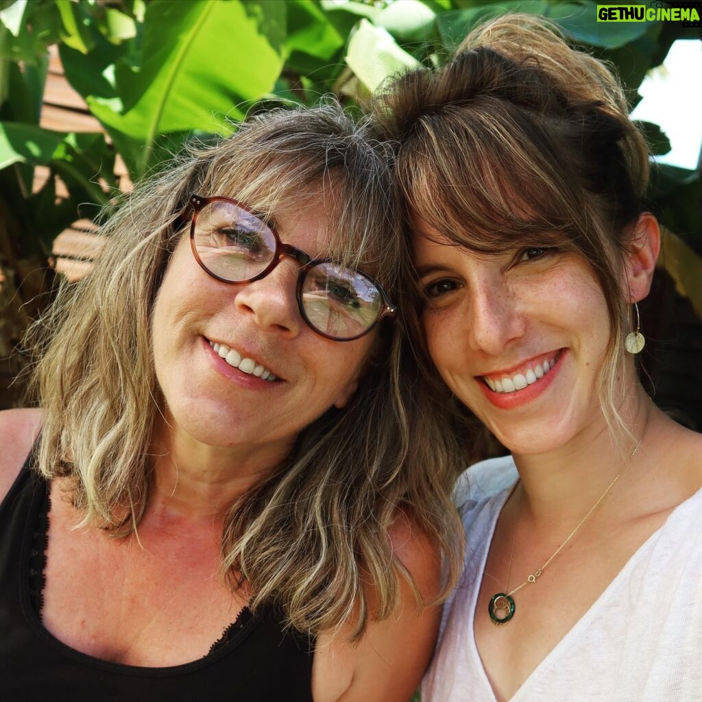 Léa François Instagram - Happy birthday à la plus fabulous des Mum!!! @valeriefrancoisoff ♥️ #happybirthday #mereetfille #birthdaygirl