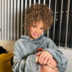 Léa Haddad Instagram - T’es plutôt dans quel mood 1,2 ou 3 ?? Shoot 🎥 @melissasoukeyna 💄 @fatoudidmyhair @baud_jerome