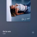 Léa Haddad Instagram - Les dos d’ânes à Paris 🙄 « Qui je suis » dispo sur toutes les plateformes 🔂