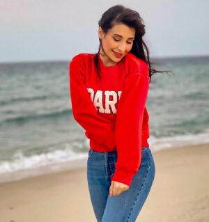 Laala Hazim Instagram - When I started counting my blessings, I realized I have everything I could ever need🧡
جان احلى غروب اشوفة بهذا اليوم 🥰.. يمكن اخذت ١٠٠٠ صورة للشمس😛 شوفو الصور الاخيرات اكو احلى من هيجي غروب😭

 #sunset #dohaqatar #autmanvibes #myhappymoments #sealine #dohalife #instagram #instaqatar #travelphotography #girlinred #peace #quiet #quiteplace #peachvibes #instairaq #dohainstagram